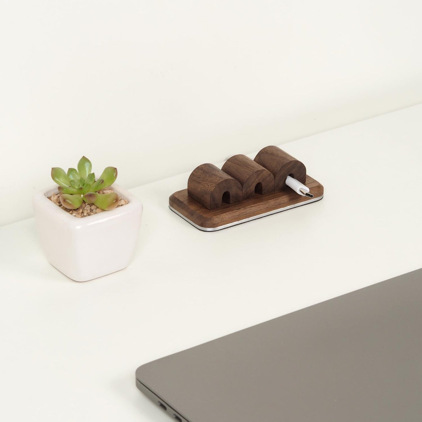 Wooden Magnetic Cable Organizer for Desk – Oak Cable Holder, Cord Management Station with Non-Slip Base, Cable Tidy Organizer for Office & Home