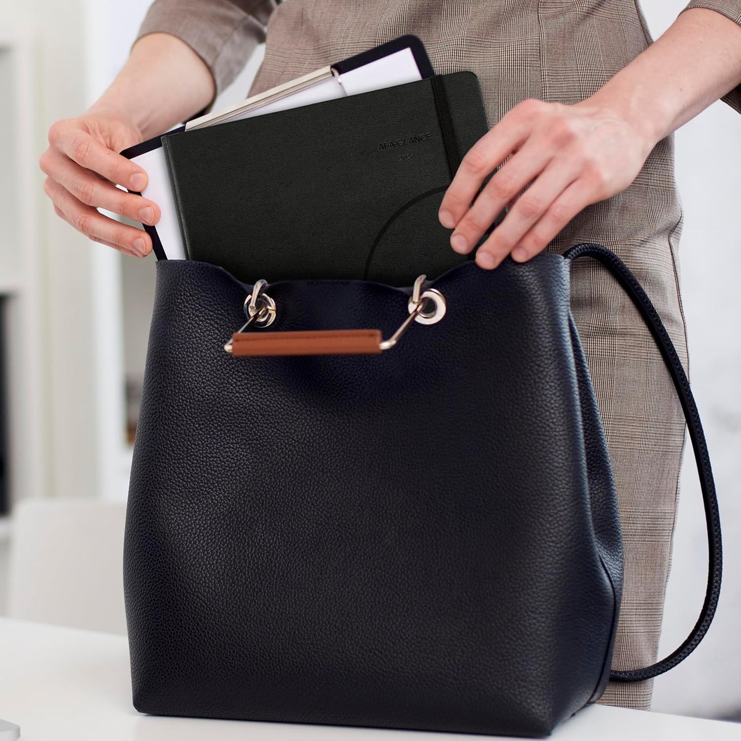 AT-A-GLANCE 2026 Appointment Book Planner, Weekly & Monthly, 7.5" x 10", Large, Plan. Write. Remember., Casebound, Black (7069500526)