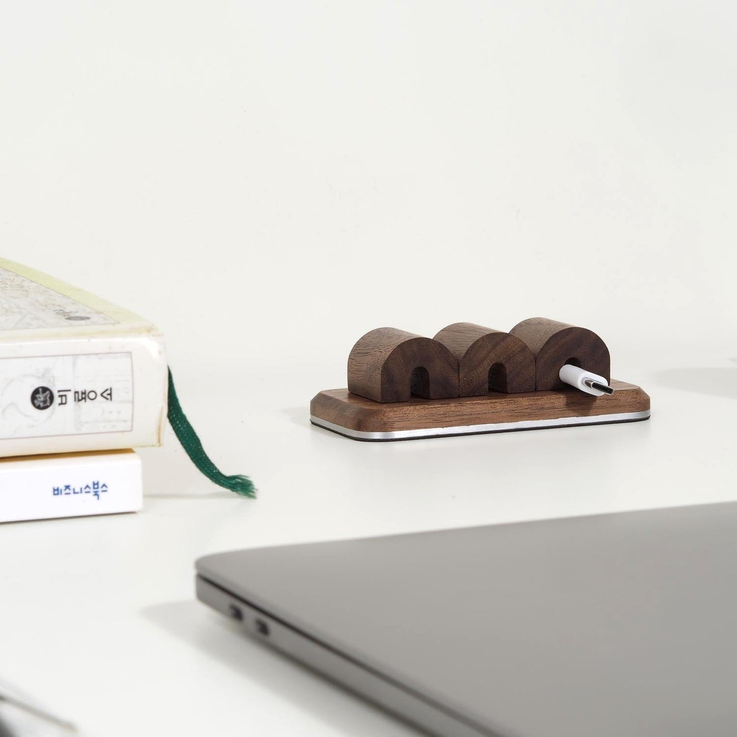 Wooden Magnetic Cable Organizer for Desk – Oak Cable Holder, Cord Management Station with Non-Slip Base, Cable Tidy Organizer for Office & Home