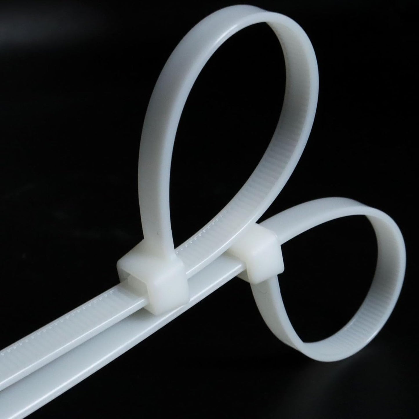 18 Inch White Heavy Duty Cable Ties (50 Pack) - UV Resistant Zip Ties for Indoor & Outdoor Use, 250lb Tensile Strength, Durable and Weatherproof