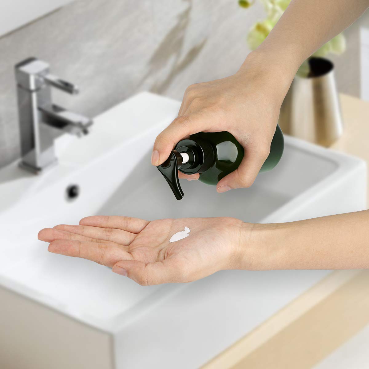 Yebeauty Pump Bottles, 17oz/500ml Liquid Soap Pump Bottles Dispenser Large Empty Plastic Refillable Containers- 2 Pack Green