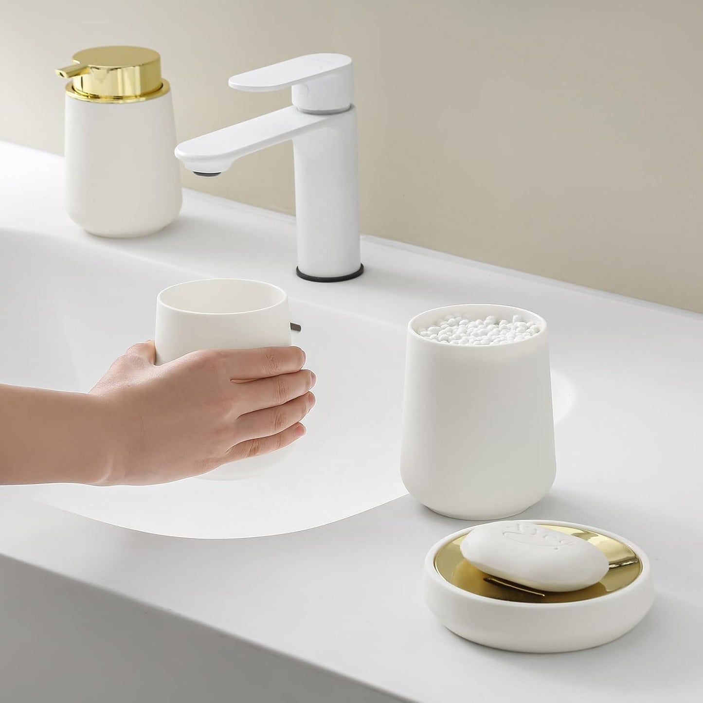 White and Gold Bathroom Accessories 4 Piece Set Luxury Matte Plastic Soap Dispenser Toothbrush Holder Cup Soap Dish for Modern Bathroom Deco