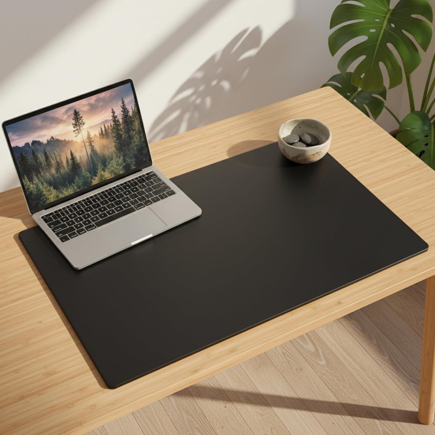 Dacasso Leatherette Conference Table Pad - Luxury Leather Desk Blotter for Writing - Padded Executive Desk Surface Protector - (Black, 34 x 20)