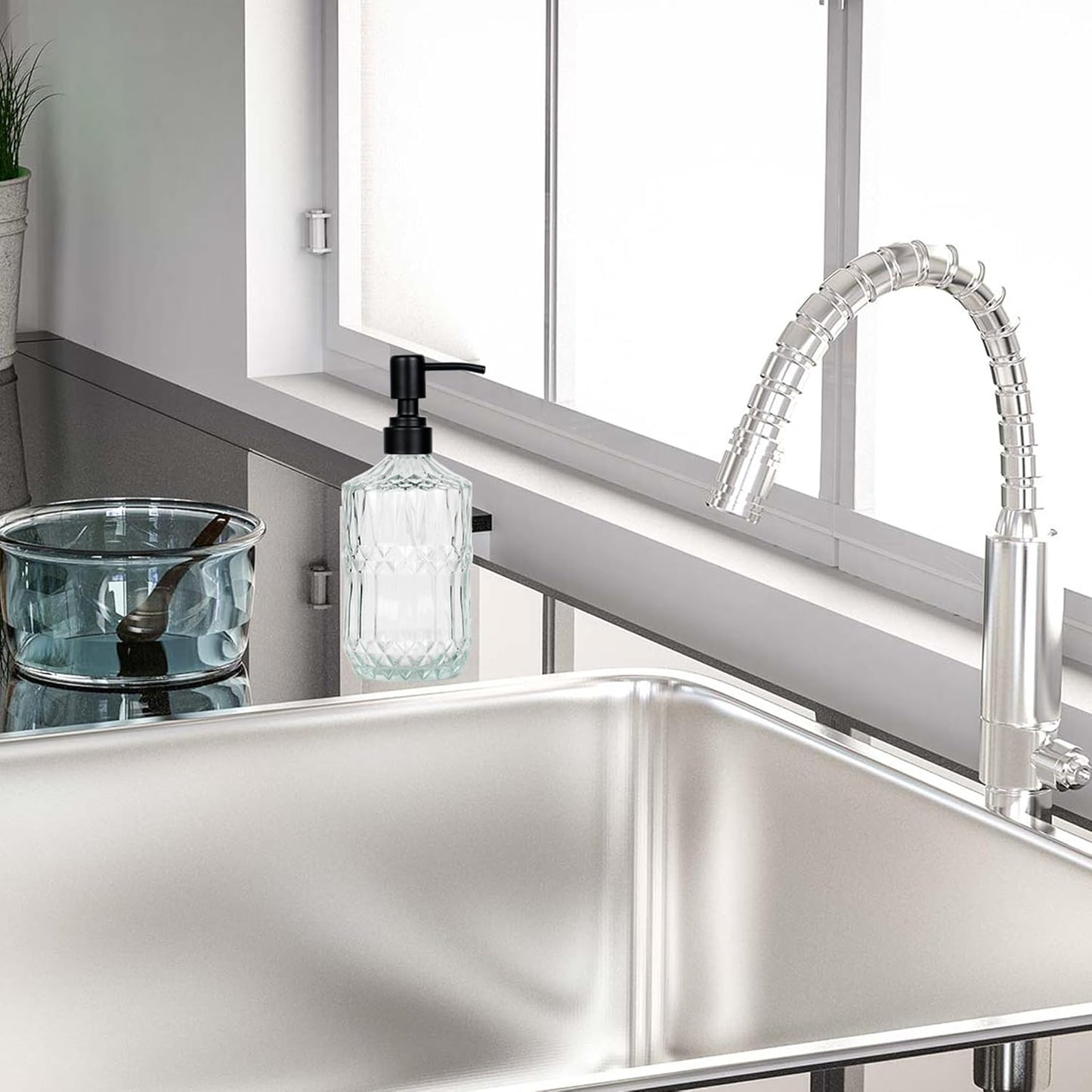 18 oz Clear Thick Glass Soap Dispenser with Black Rustproof Pump, Refillable Bathroom, Kitchen Soap Dispenser for Hand Soap, Body Wash and Lotion (Clear-Black Pump)