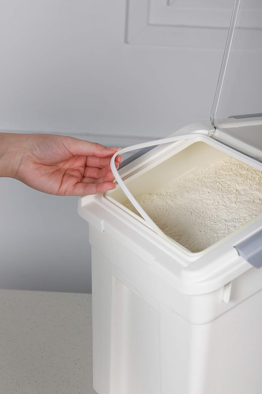 Flour Storage Container 25 lb (‎25 Liters) with Wheels Seal Locking Lid PP Pack-6