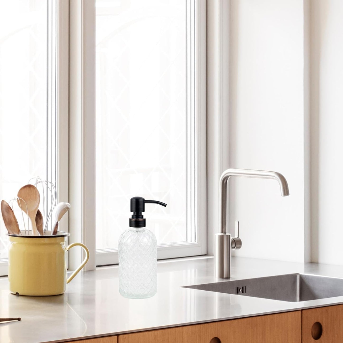 16 oz Glass Soap Dispenser with Stainless Steel Vintage Brushed Bronze Pump Head, Refillable Gemstone Pattern Soap Dispenser for Hand Soap, Dish Soap, and Lotion (Clear)