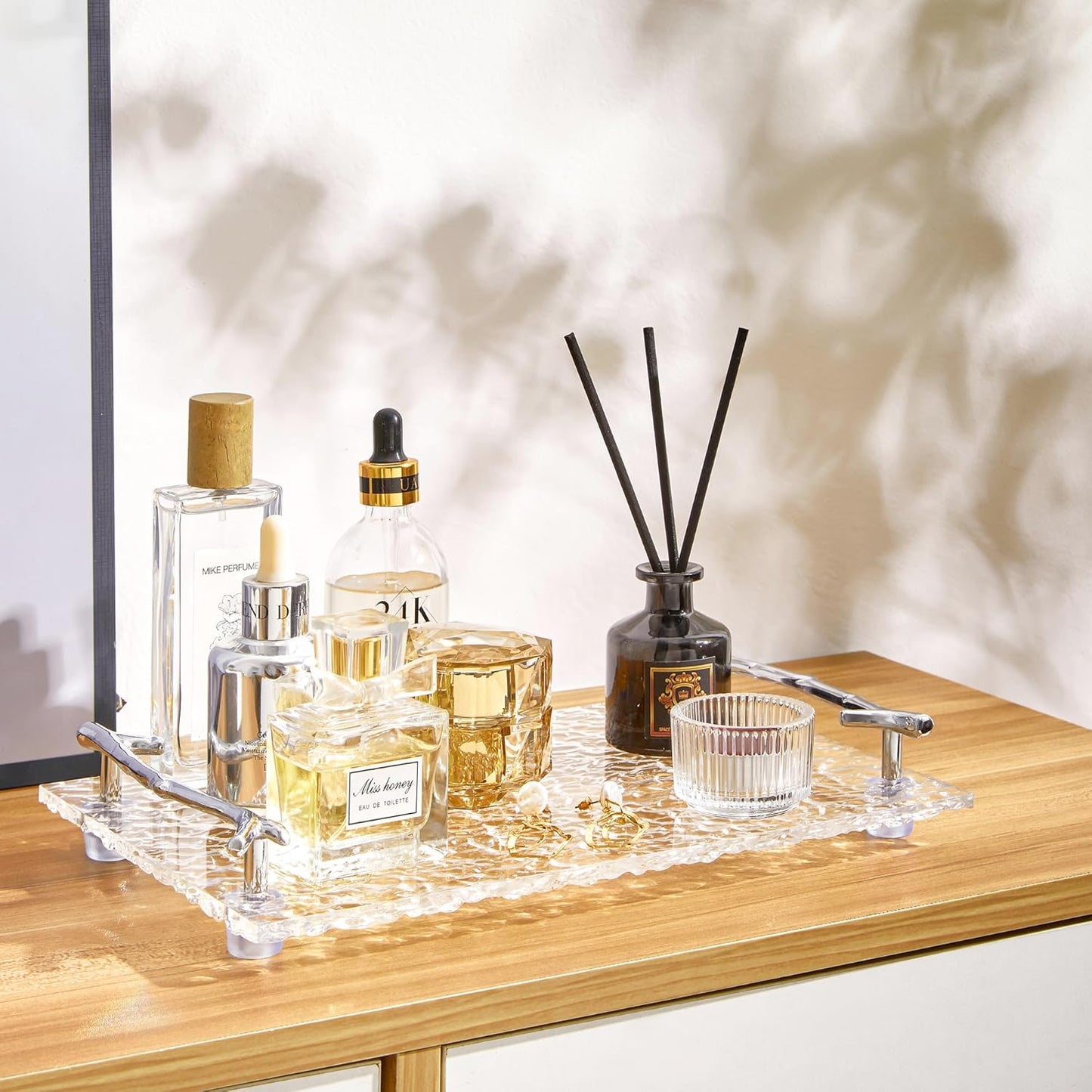 Acrylic Perfume Trays,Bathroom Vanity Trays, Cosmetic Table Jewelry Skin Care Cosmetics Tray, Napkin Tray, Metal Handle, Non-Slip Silicone, Clear.