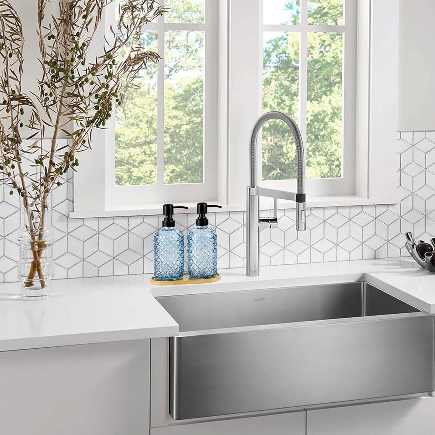 12Oz Glass Soap Dispenser with 304 Black Rustproof Stainless-Steel Pump, Refillable Glass Soap Dispenser for Kitchen, Bathroom, Farmhouse (Blue-2pack& Tray)