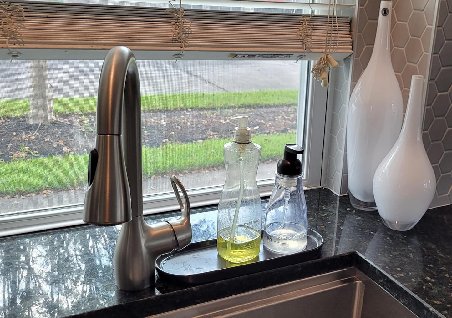 Ceramic Sink Tray, Suit for Bathroom Counter, Bathtub, Cosmetics Dish, Candle, Perfume Shampoo Liquid Soap Tray Simple Style Design Suit for Bathroom and Kitchen (2pcs White)