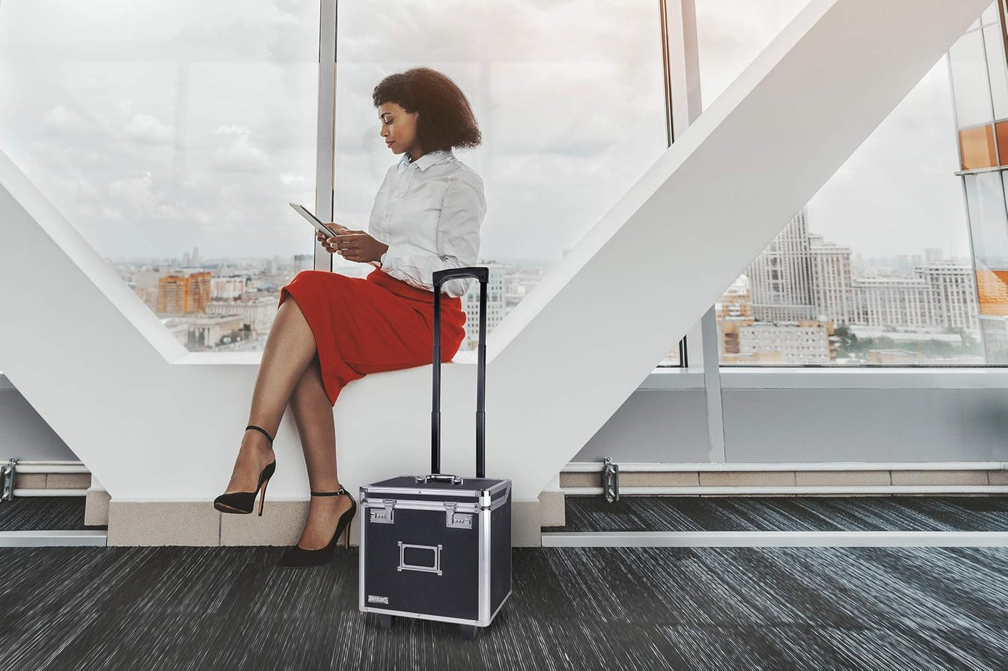 Vaultz Locking Mobile Business Case, Letter Size, 11 x 14.75 x 13.75 Inches, Black (VZ00348)