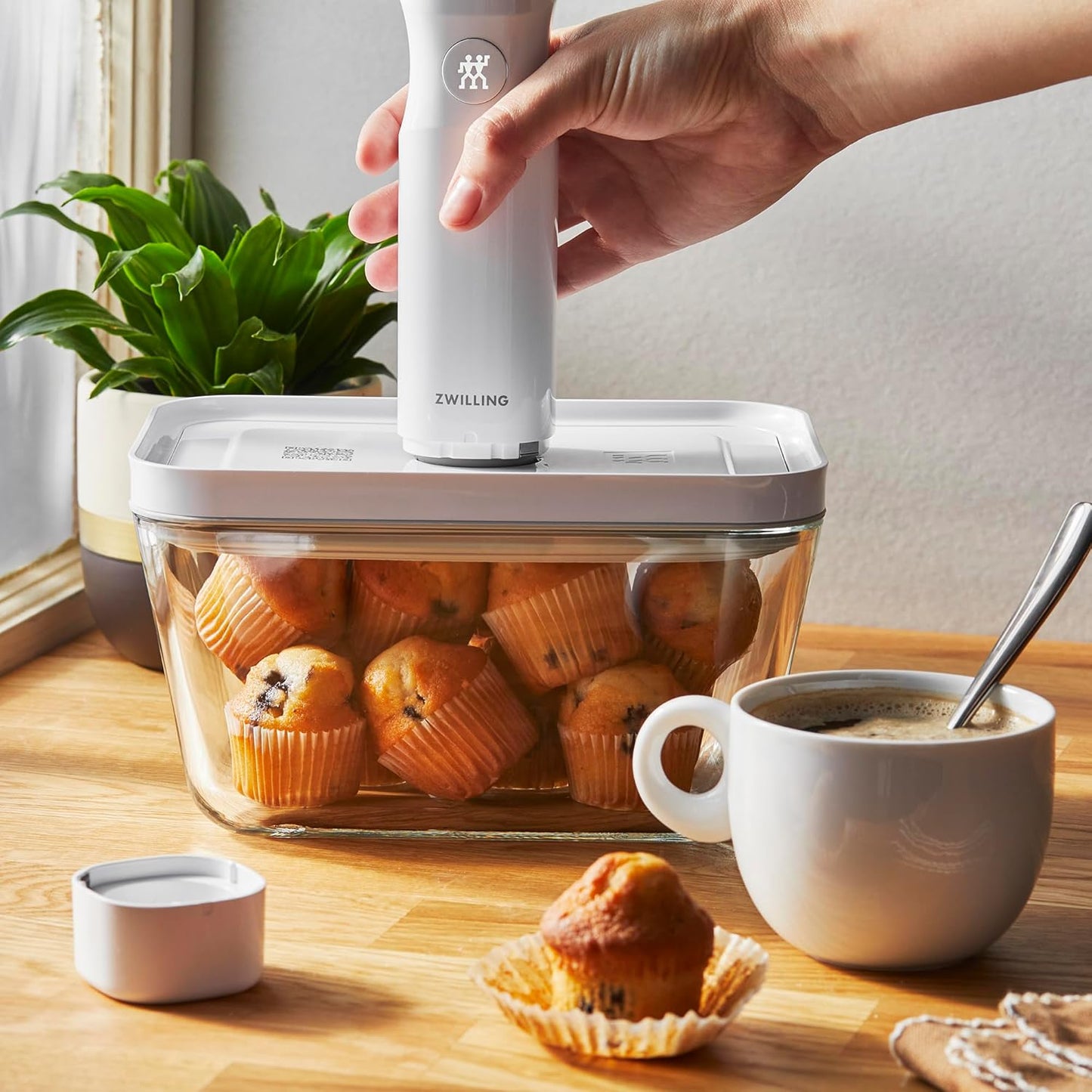 ZWILLING Fresh & Save 32pc Vacuum Starter Set, Vacuum Sealer Machine Set, Sous Vide Bags, Meal prep, Airtight Food Storage Containers Glass