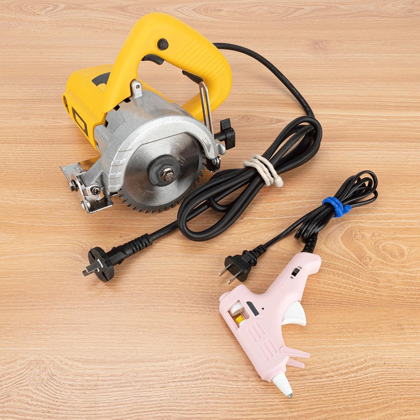 8PCS Silicone Cable Ties 6 Inch Reusable Twist Ties Steel-Core Cable Tie Straps Organizer All Purpose Bendable Cord Tie for Indoor Outdoor Bundling Holding Securing and Wrapping Cables (White)