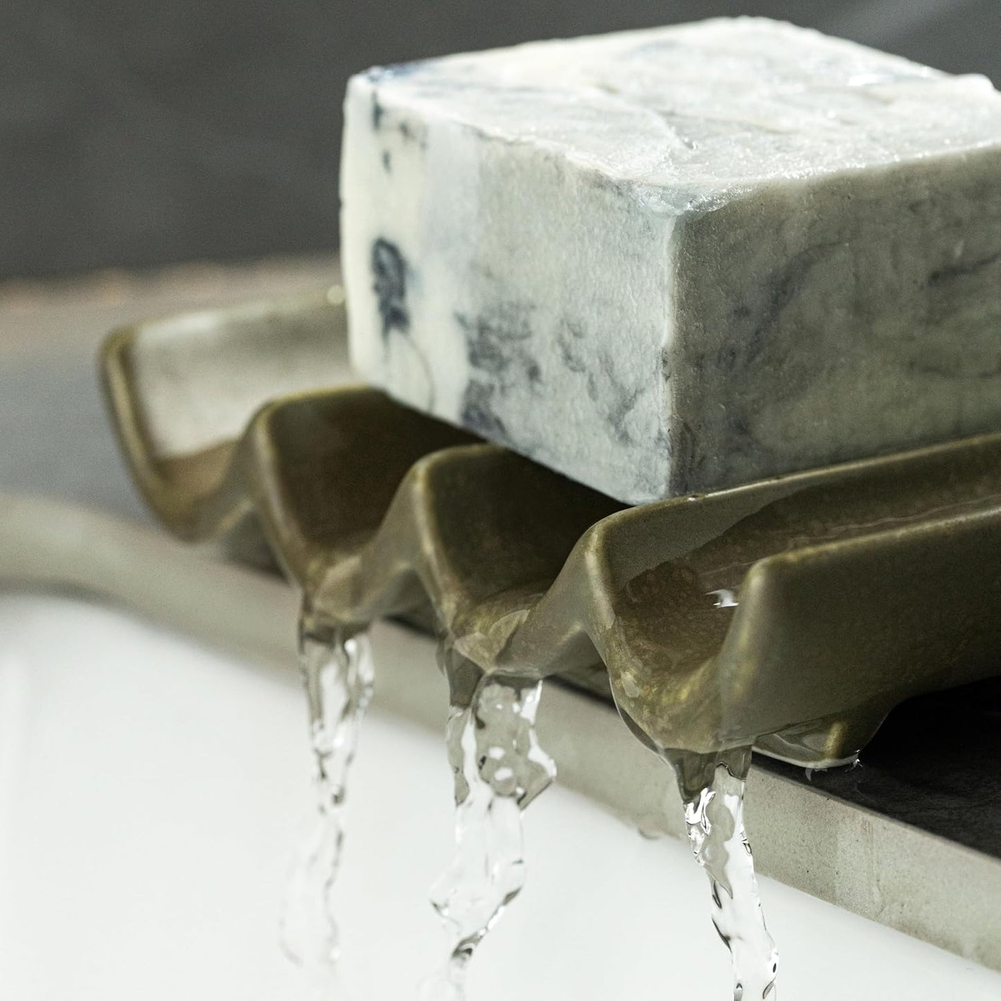 Bar Soap Holder, Ceramic Soap Dish for Shower, Bathroom Soap Saver with Drainage, Bathroom and Kitchen Sink Organizer, Keep Soap Dry