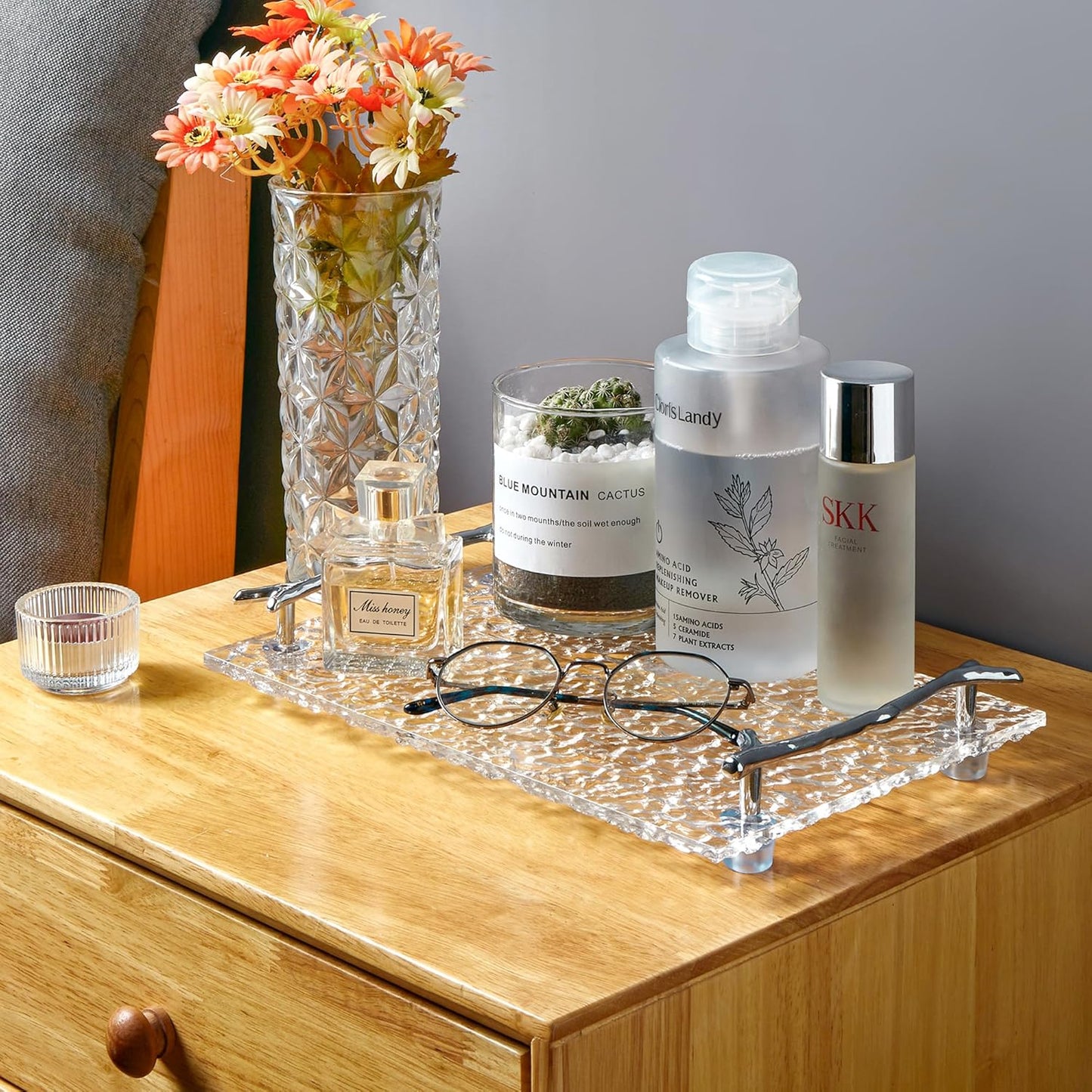 Acrylic Perfume Trays,Bathroom Vanity Trays, Cosmetic Table Jewelry Skin Care Cosmetics Tray, Napkin Tray, Metal Handle, Non-Slip Silicone, Clear.