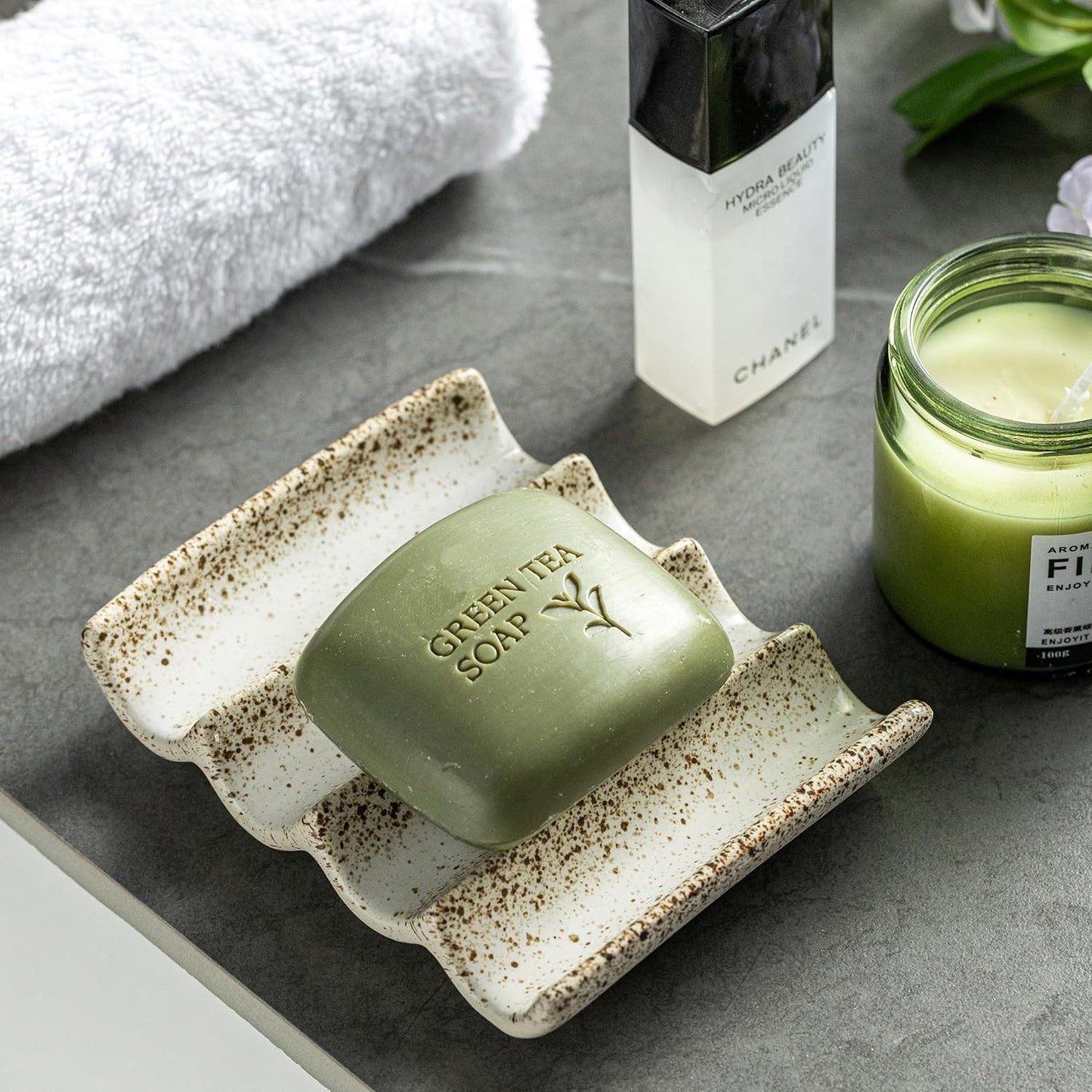 Soap Dish for Shower, Self Draining Bar Soap Holder for Shower, Ceramic Bathroom Soap Saver with Fluted Design, Suitable for Soap Bar, Sponge