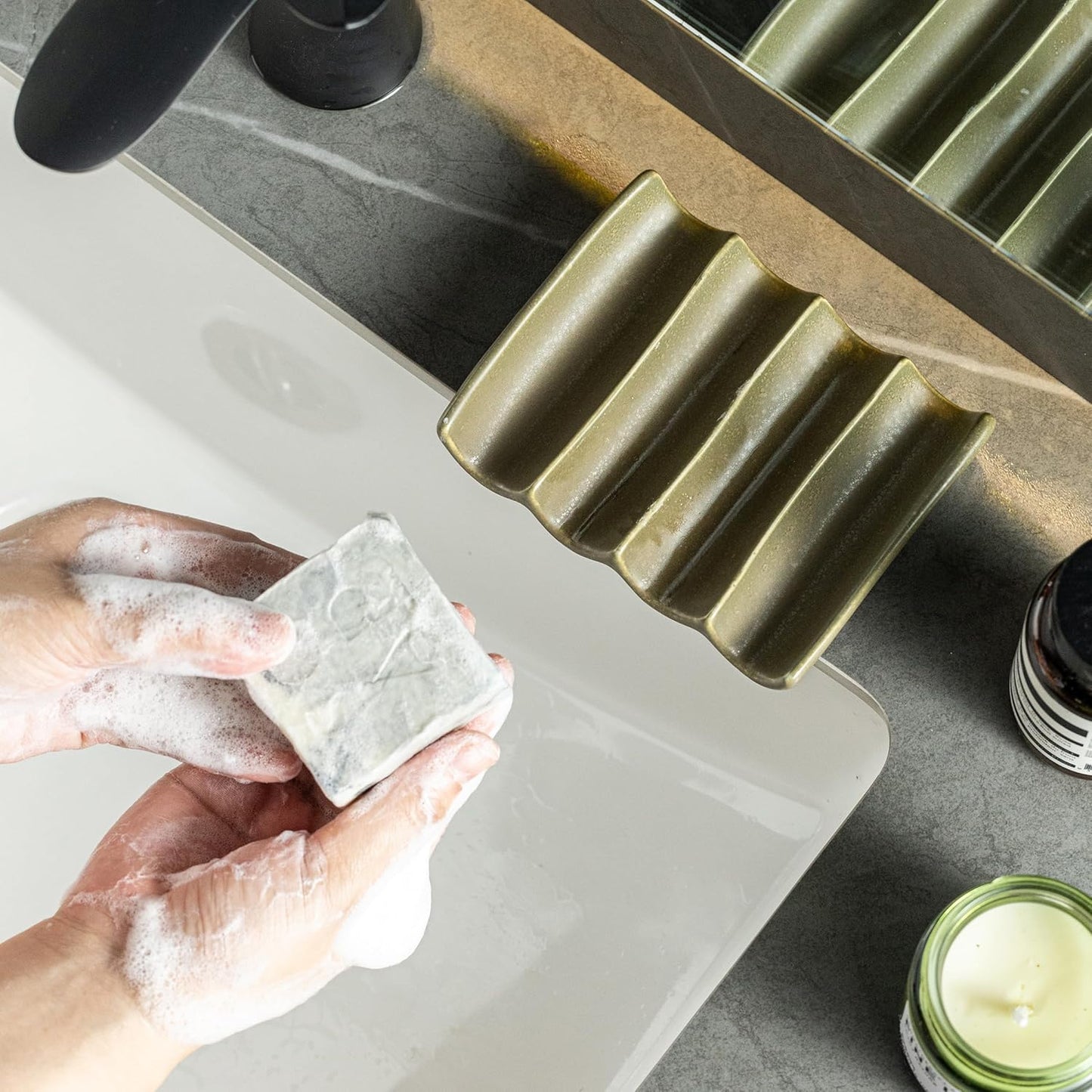 Bar Soap Holder, Ceramic Soap Dish for Shower, Bathroom Soap Saver with Drainage, Bathroom and Kitchen Sink Organizer, Keep Soap Dry